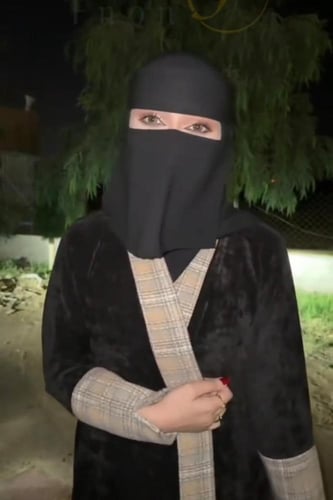 عباية مخمل بتصميم جديد وانيق