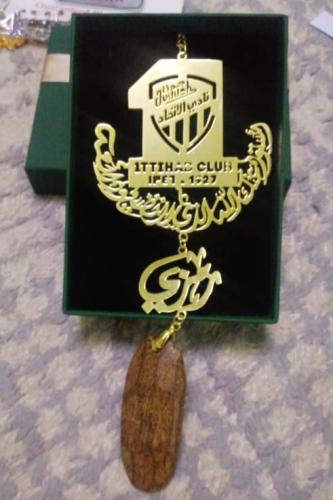 تعليقة استوداعية بشعار نادي الاتحاد بالاسم مع كسرة...