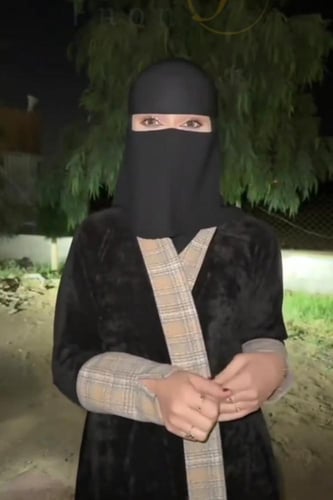 عباية مخمل بتصميم جديد وانيق