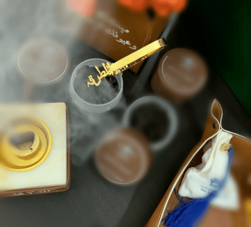 ملقاط فحم بالاسم بشكل انيق