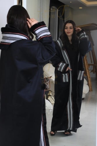 فروة اسود نسائية راقية