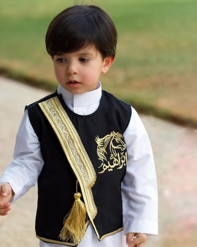 سديري البشت ذهبي