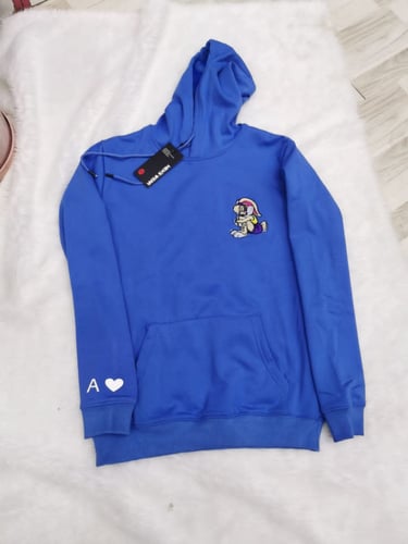 بلوفر ازرق بتصميم انيق