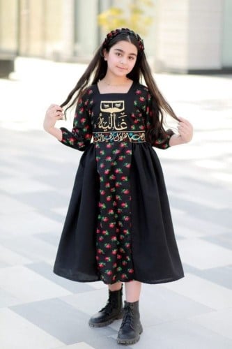 فستان شالكي دينتيل اسود مع الاسم