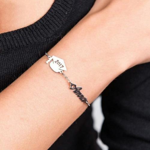 أساور تخرج بالاسم