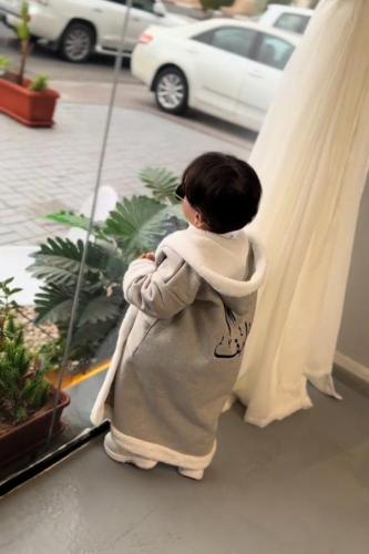 فروة اطفال مع الاسم أنيقة