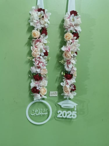 عقد تخرج بالاسم مع الورد 2025