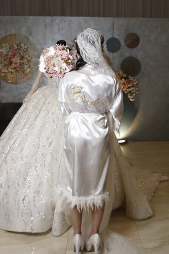 روب عروس ريش بالاسم