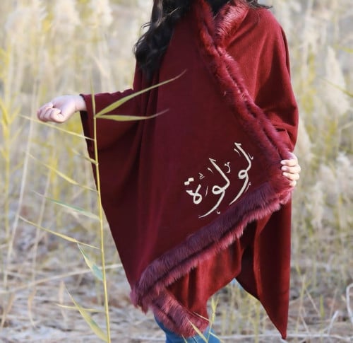 سكارف أنيق مع تطريز الاسم