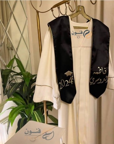 عبايات تخرج بشكلها الجديد