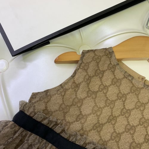 فستان قوتشي طبق مزين ببروش