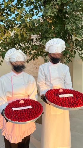 صينية مدورة كيك بارفيه التوت الطبيعي (وسط/كبير)