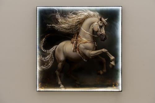 لوحة خيول باضاءه LED 80CM*80CM