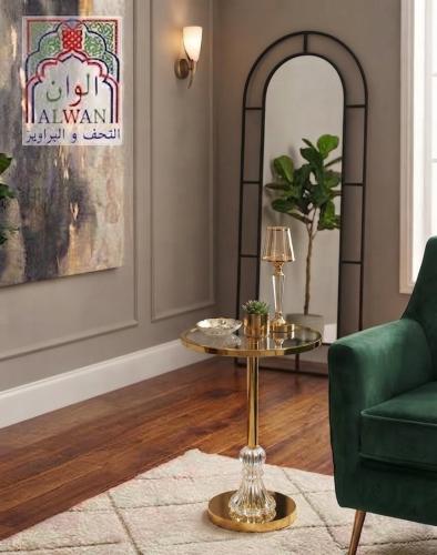 طاولة جانبية فاخرة بسطح زجاجي وإطار ذهبي – ارتفاع...