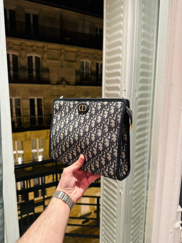 Pouch باوتش ديور