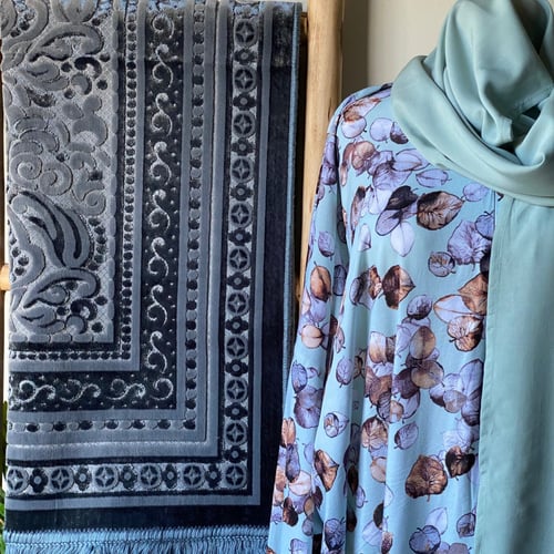 طقم صلاة سحاب مشجر( شرشف صلاة + سجادة)