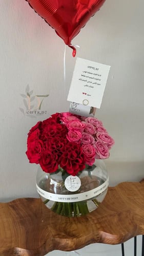 فازة حب – وردي وأحمر مع بالون قلب
