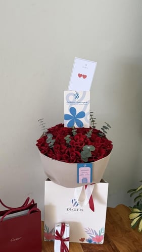 بوكيه أحمر – مع عطر الشعر كارتير