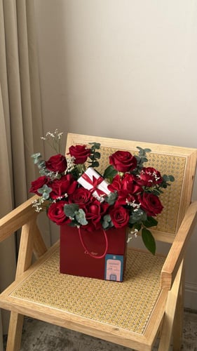 بوكيه أحمر – مع عطر الشعر كارتير