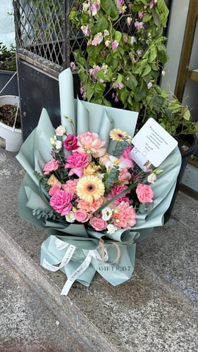 بوكيه مع كيك للسيارة