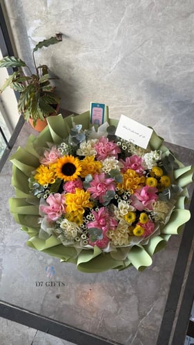 بوكيه إشراقة 22 مع كيكة فاخرة