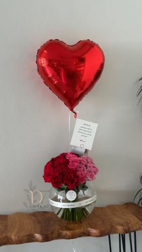 فازة حب – وردي وأحمر مع بالون قلب