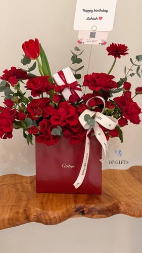 بوكيه أحمر – مع عطر الشعر كارتير