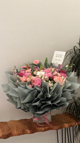 بوكيه طبيعي مع فواحة سيارة