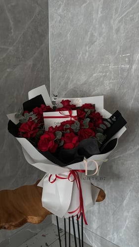 محفظة كالفن كلاين + ميدالية + باقة