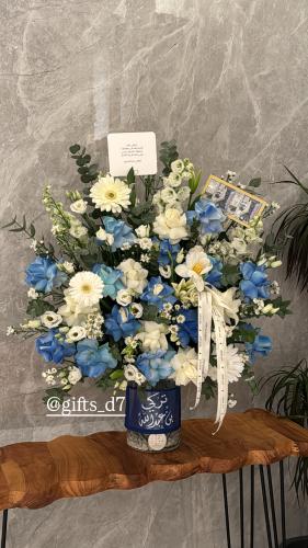 فازة مولود ازرق ، ابيض