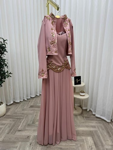 فستان شيفون مع باربي تطريز يدوي