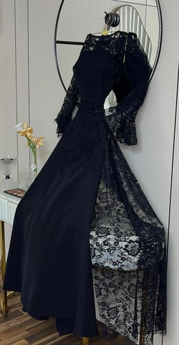 فستان كريب باربي مع دانتيل