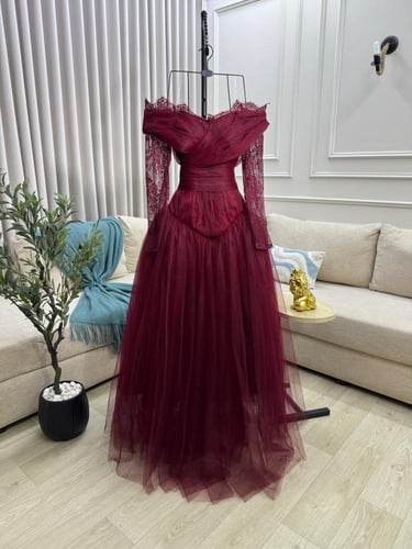 فستان تل فرنسي مع دانتيل