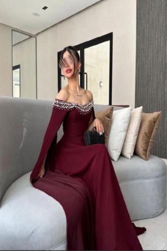 فستان احمر عنابي كريب باربي تطريز يدوي كرستال