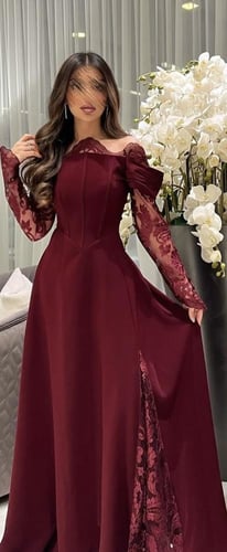 فستان خامه كريب مع دانتيل