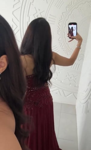 فستان احمر مطرز كرستال