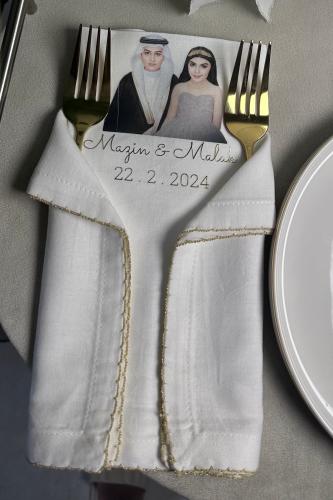 A handkerchief to complete the beauty of your set
