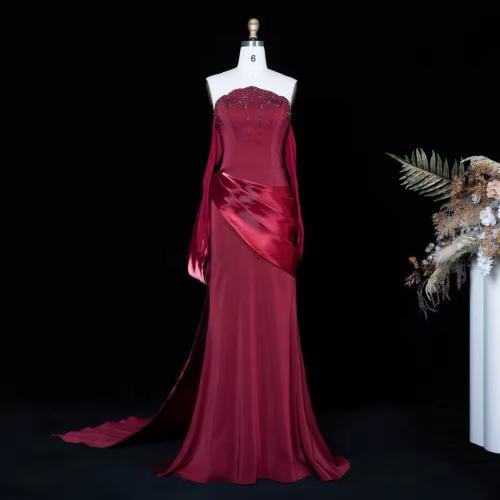 Elegant evening dress without shoulders with an external arm glove