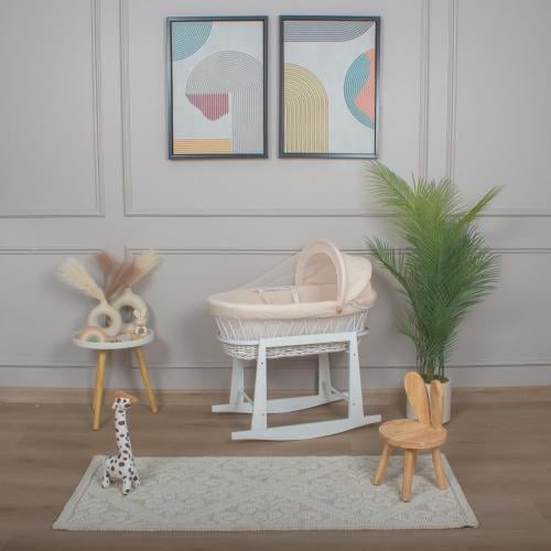 سلة موسى خيزران ابيض بتلبيسة قماش مقلّم بيج