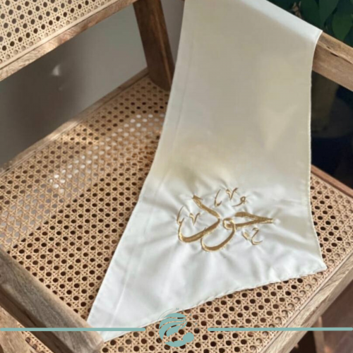 وشاح مع التطريز