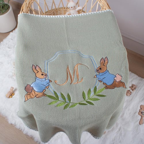 بطانية صوف مطرزة