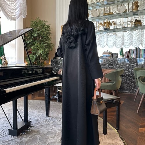 Pl27 عباية بقصة رسميه من الكريب والجاكار