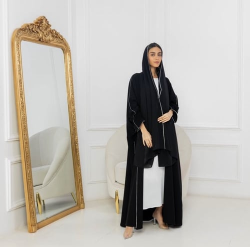 Pl14 عباية كريب بقيطان فضي