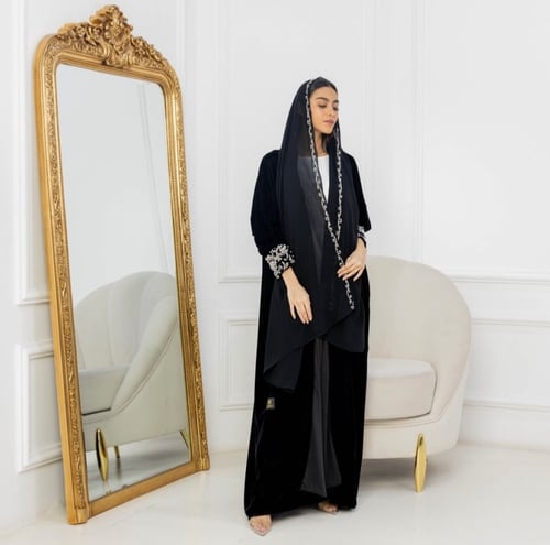 Pl02 عباية مخمل بتطريز يدوي