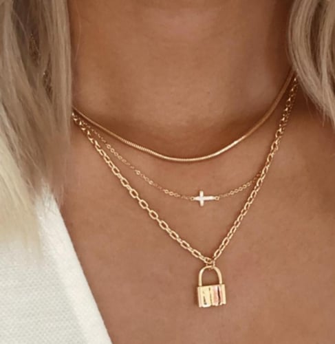 مجموعة قلائد نسائية أنيقة من VKME