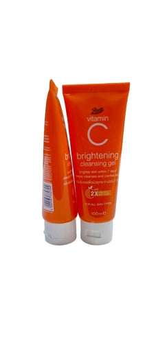 جل تنظيف وإشراق البشرة بفيتامين C من بوتس