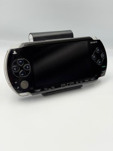 PSP 1000 — Piano Black (مع الشاحن)