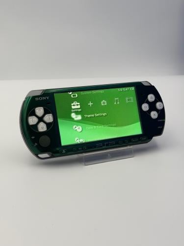 PSP 3000 — Spirited Green — IPS Mod (مع الشاحن) (نسخة نادرة)