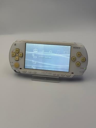 PSP 1000 — Ceramic White (مع الشاحن)