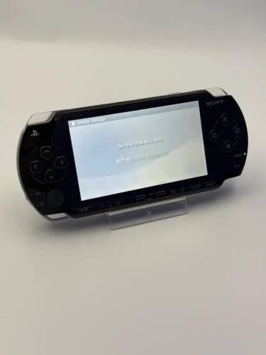 PSP 1000 — Piano Black (مع الشاحن)